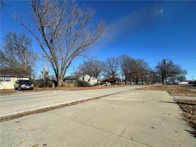 321 E 7th Street, Adrian, MO 64720