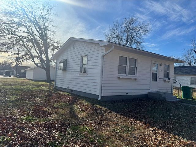 321 E 7th Street, Adrian, MO 64720