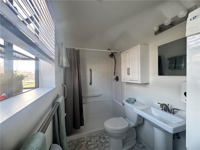 321 E 7th Street, Adrian, MO 64720