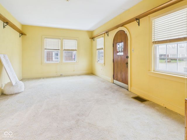 201 E 38th Street, Anderson, IN 46013