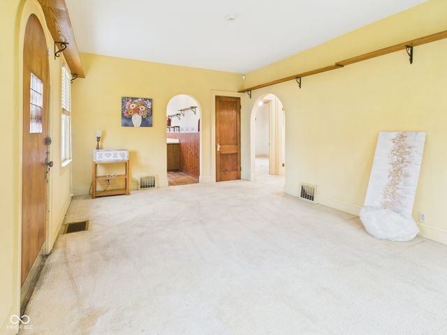 201 E 38th Street, Anderson, IN 46013