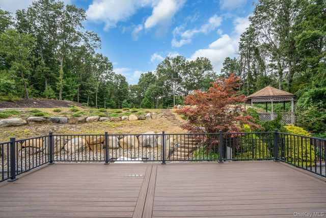 47 McArthur Lane, Smithtown, NY 11787