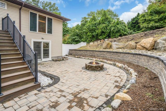 47 McArthur Lane, Smithtown, NY 11787