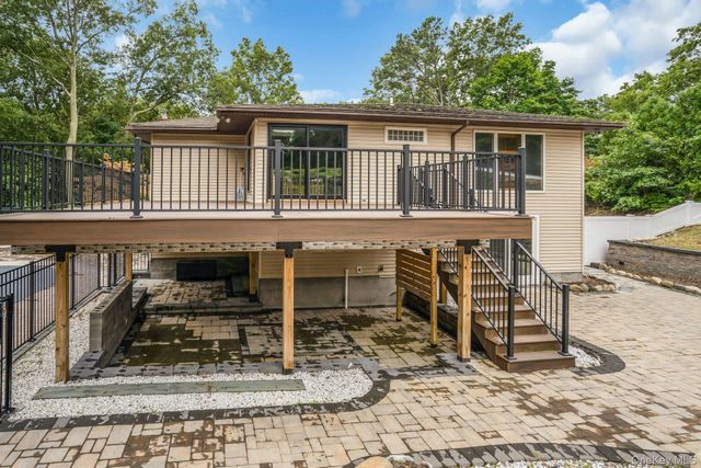 47 McArthur Lane, Smithtown, NY 11787
