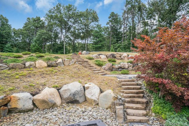 47 McArthur Lane, Smithtown, NY 11787