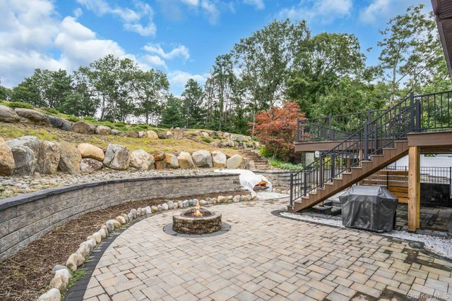 47 McArthur Lane, Smithtown, NY 11787