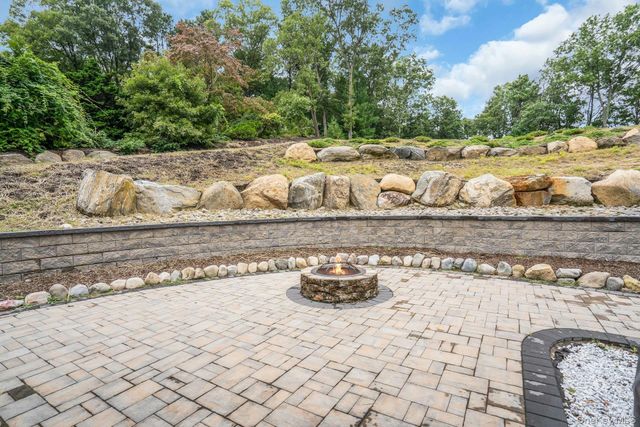 47 McArthur Lane, Smithtown, NY 11787