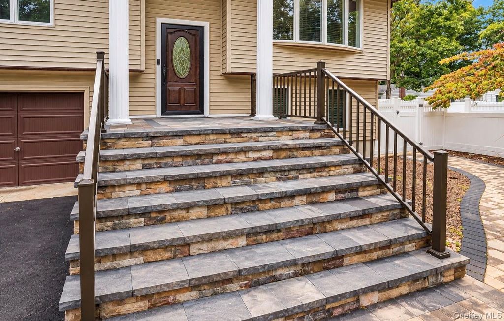 47 McArthur Lane, Smithtown, NY 11787 — photo 5