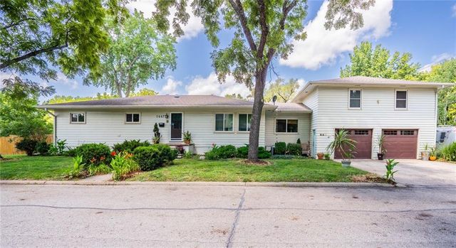 1447 Summit Street, Lawrence, KS 66044