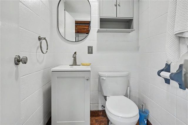 1447 Summit Street, Lawrence, KS 66044