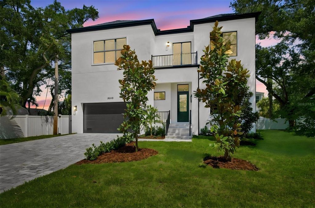 Image 2 of property listing at 3610 S RENELLIE DRIVE, Tampa, FL 33629