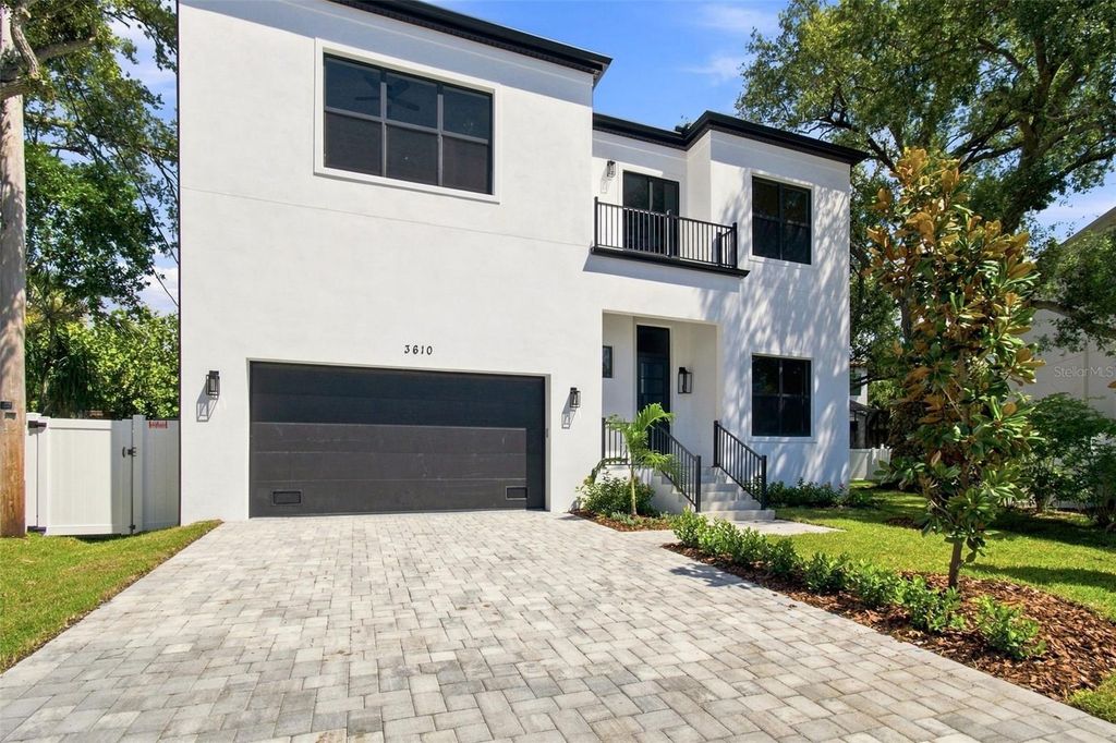 Image 5 of property listing at 3610 S RENELLIE DRIVE, Tampa, FL 33629