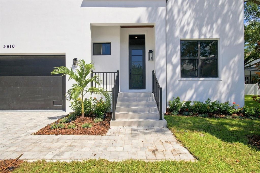 Image 6 of property listing at 3610 S RENELLIE DRIVE, Tampa, FL 33629