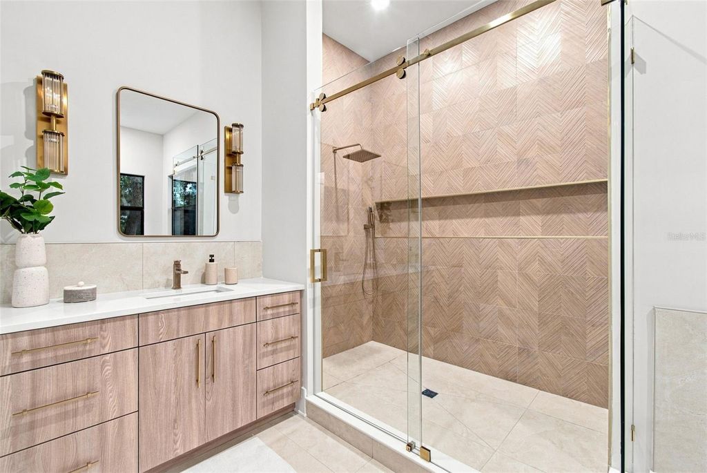 Image 59 of property listing at 3610 S RENELLIE DRIVE, Tampa, FL 33629