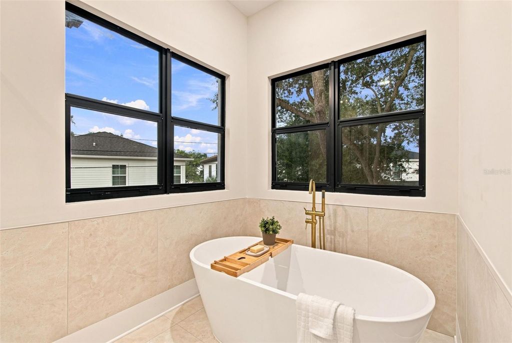 Image 60 of property listing at 3610 S RENELLIE DRIVE, Tampa, FL 33629
