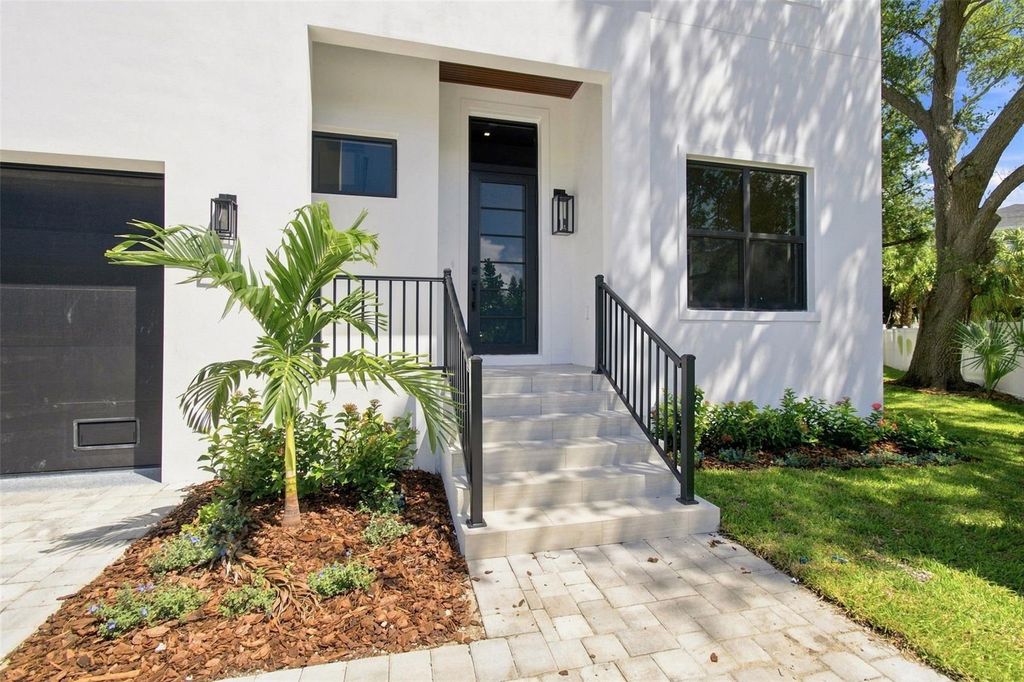 Image 7 of property listing at 3610 S RENELLIE DRIVE, Tampa, FL 33629