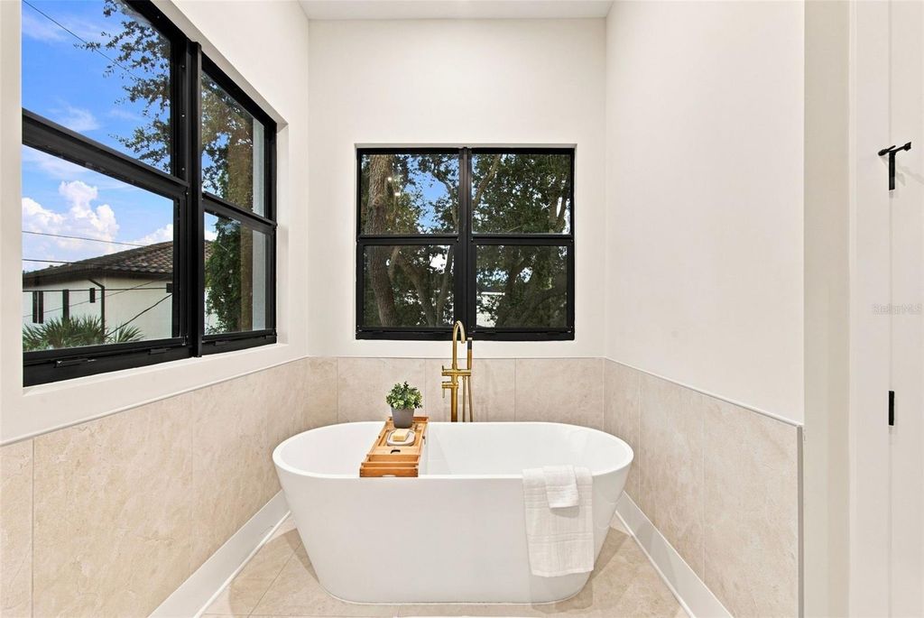 Image 61 of property listing at 3610 S RENELLIE DRIVE, Tampa, FL 33629