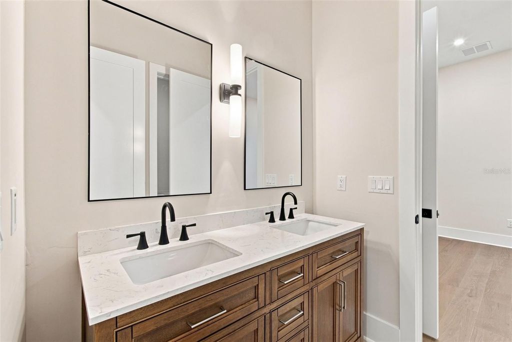 Image 67 of property listing at 3610 S RENELLIE DRIVE, Tampa, FL 33629