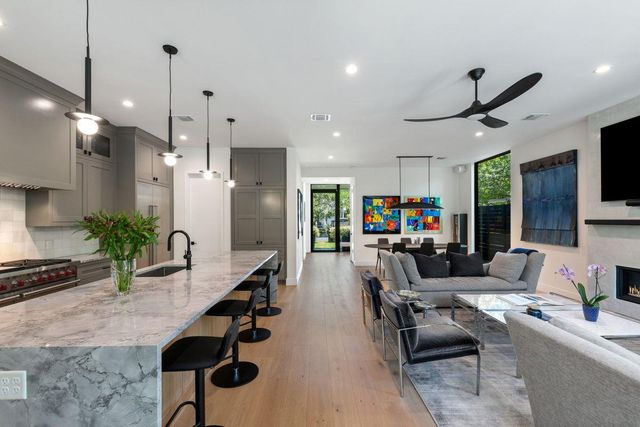 2102 Oxford ST, Austin, TX 78704