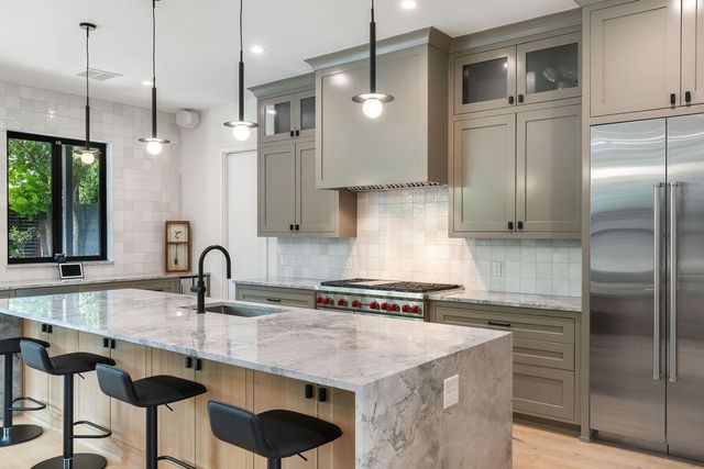 2102 Oxford ST, Austin, TX 78704