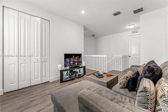 9881 W 34th Ave, Hialeah, FL 33018