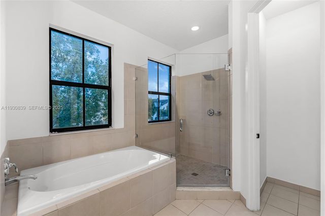 9881 W 34th Ave, Hialeah, FL 33018