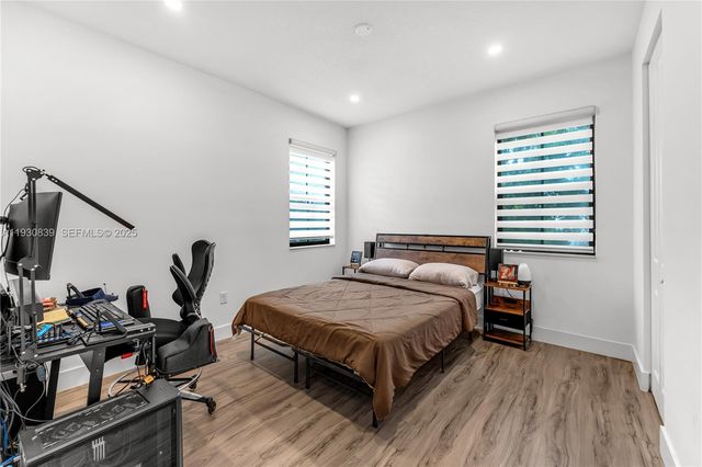 9881 W 34th Ave, Hialeah, FL 33018