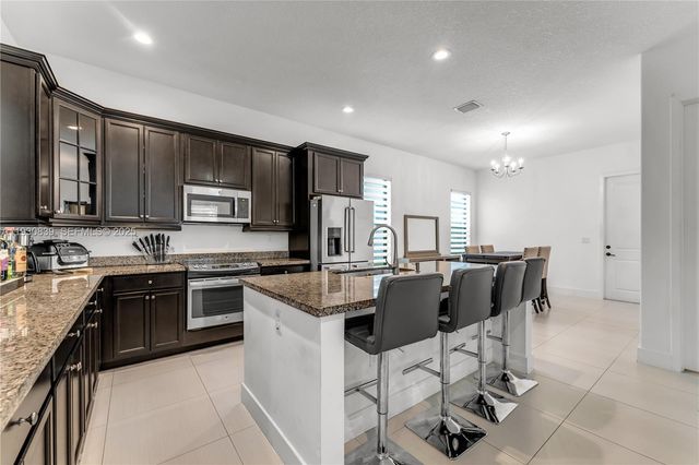 9881 W 34th Ave, Hialeah, FL 33018