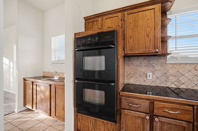 208 Cobblestone Circle, Red Oak, TX 75154