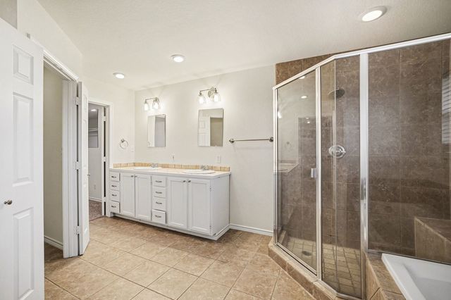 208 Cobblestone Circle, Red Oak, TX 75154