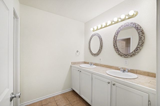 208 Cobblestone Circle, Red Oak, TX 75154