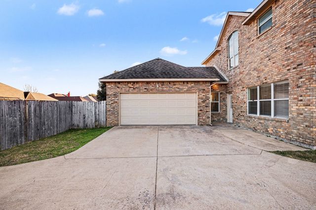 208 Cobblestone Circle, Red Oak, TX 75154