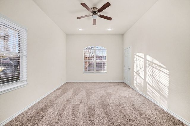 208 Cobblestone Circle, Red Oak, TX 75154