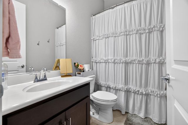 2013 Van Ruiten Dr, Lodi, CA 95242