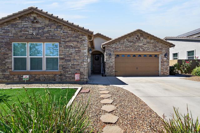 2013 Van Ruiten Dr, Lodi, CA 95242