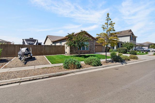 2013 Van Ruiten Dr, Lodi, CA 95242