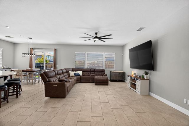 2013 Van Ruiten Dr, Lodi, CA 95242