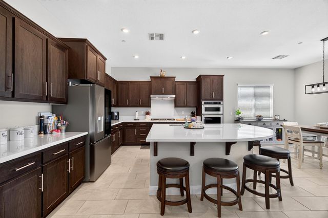 2013 Van Ruiten Dr, Lodi, CA 95242