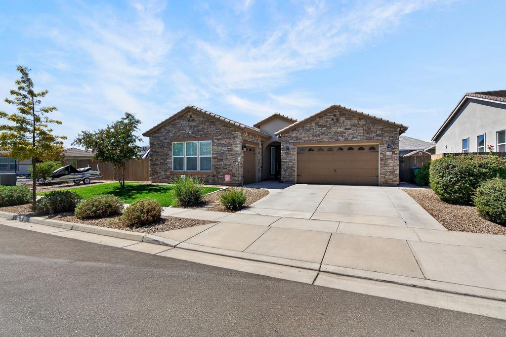 2013 Van Ruiten Dr, Lodi, CA 95242