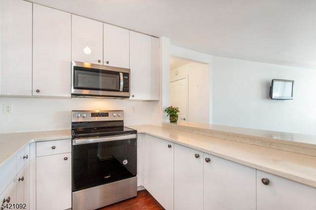 1 Claridge Drive 300, Verona Twp., NJ 07044