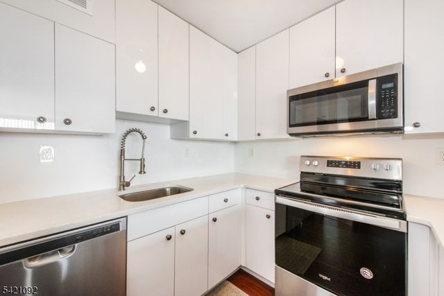 1 Claridge Drive 300, Verona Twp., NJ 07044