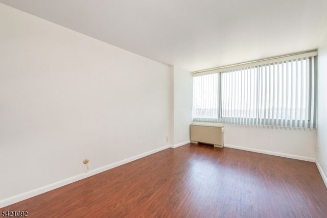 1 Claridge Drive 300, Verona Twp., NJ 07044