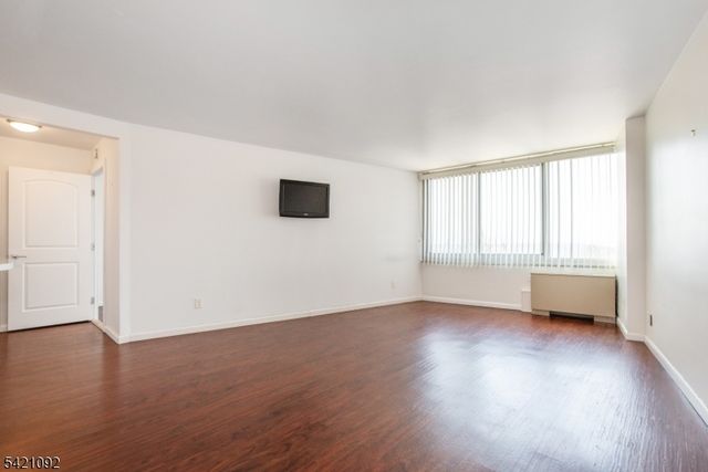 1 Claridge Drive 300, Verona Twp., NJ 07044