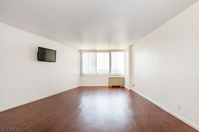 1 Claridge Drive 300, Verona Twp., NJ 07044
