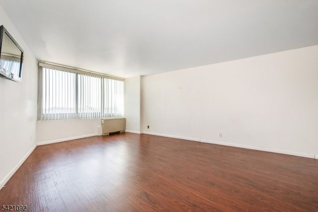 1 Claridge Drive 300, Verona Twp., NJ 07044