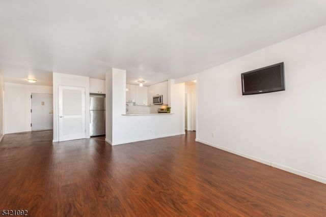 1 Claridge Drive 300, Verona Twp., NJ 07044