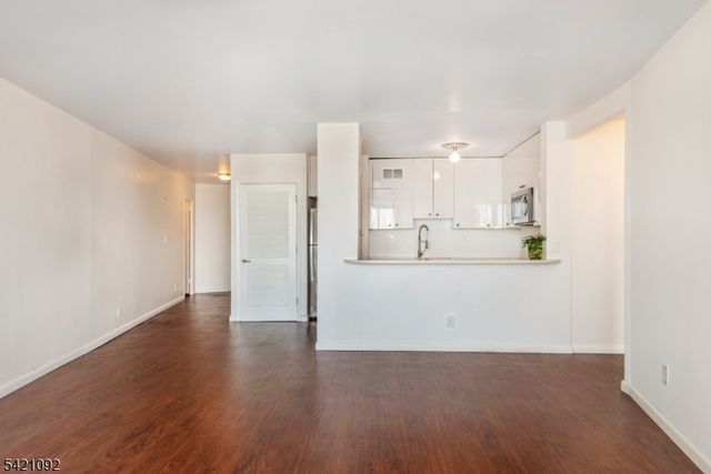 1 Claridge Drive 300, Verona Twp., NJ 07044