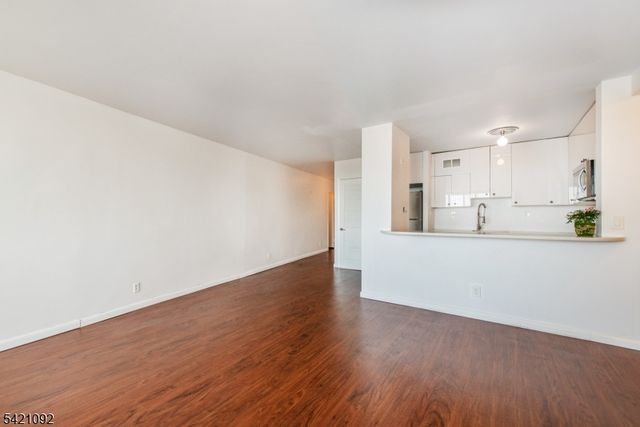 1 Claridge Drive 300, Verona Twp., NJ 07044