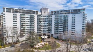 1 Claridge Drive 300, Verona Twp., NJ 07044