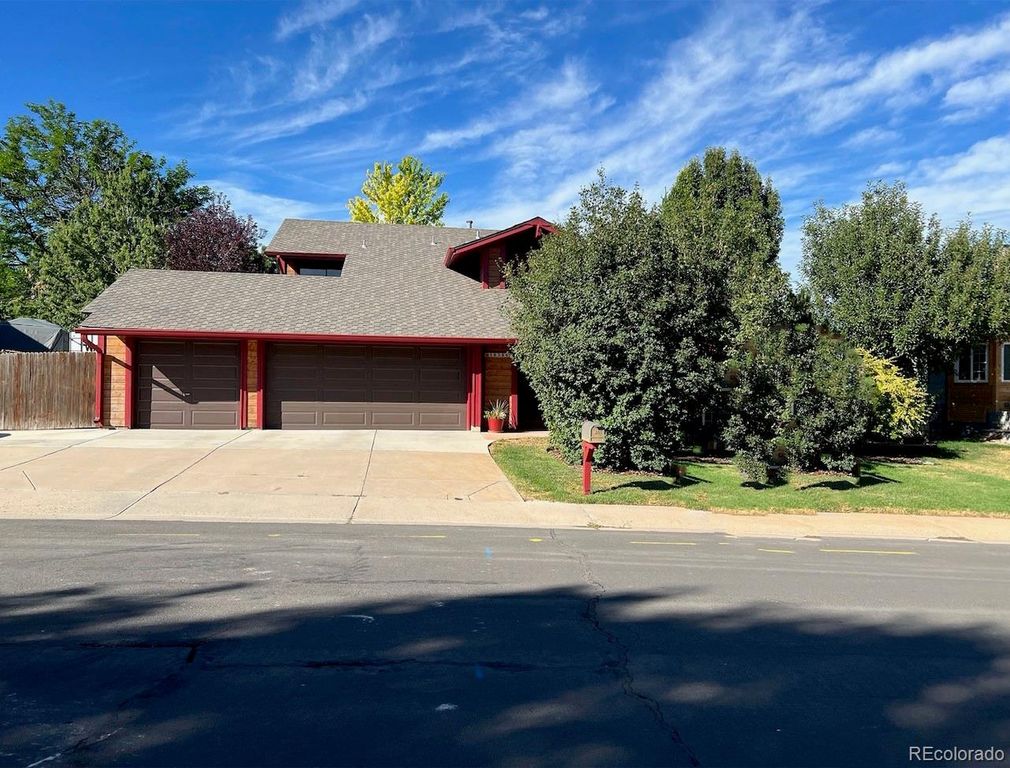 Image 1 of property listing at 18396 E Berry Drive, Centennial, CO 80015